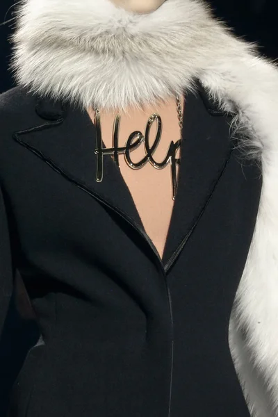 Look 32